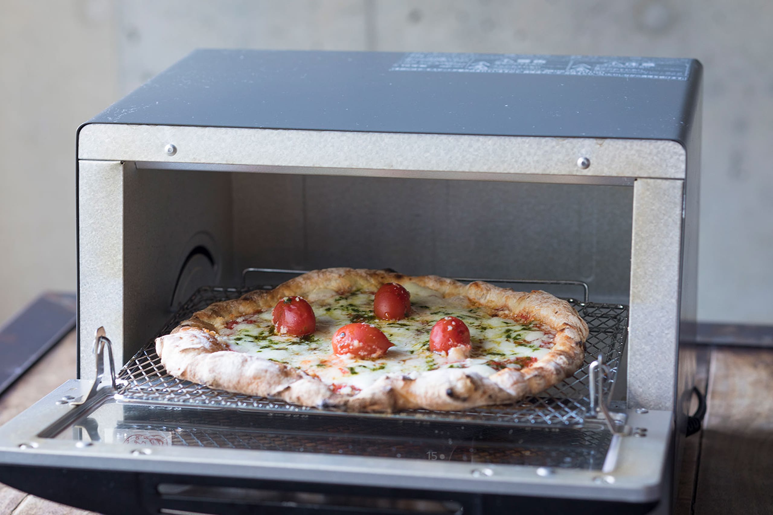 トースターで焼く冷凍ピザ